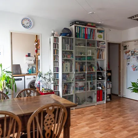 アパート Spacious In Lively Neighbourhood *