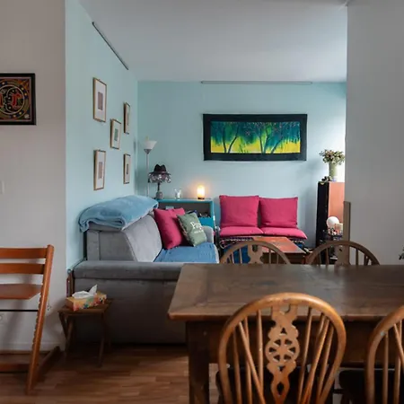 アパート Spacious In Lively Neighbourhood パリ